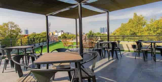 Rooftop event space in Capitalia Condesa with skyline views for networking and cocktail parties.