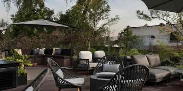 High-end outdoor cocktail bar for corporate networking and VIP reception events.