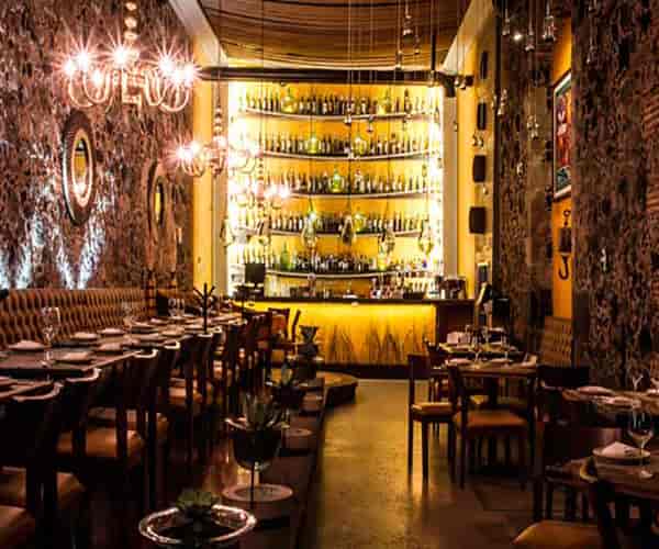 Limosneros Restaurante: atmospheric dining venue for exclusive corporate events and VIP receptions.