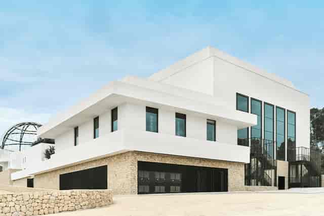 Minimalist UNVRS disco club venue for corporate retreats and upscale boutique events.