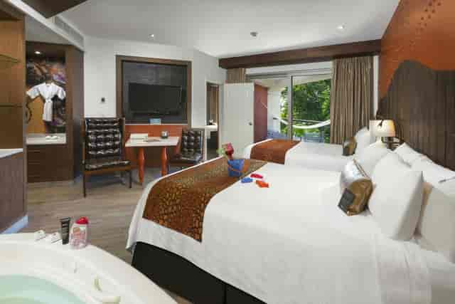 Hard Rock Riviera Maya upscale double room with jetted tub for incentive travel and group retreats.