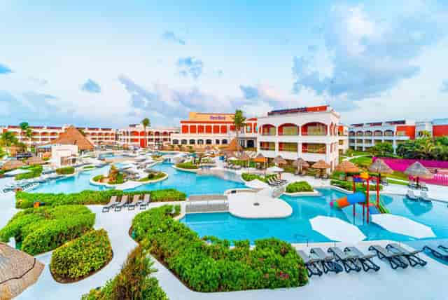 Hard Rock Hotel Riviera Maya: tropical outdoor venue for incentive travel and corporate events.