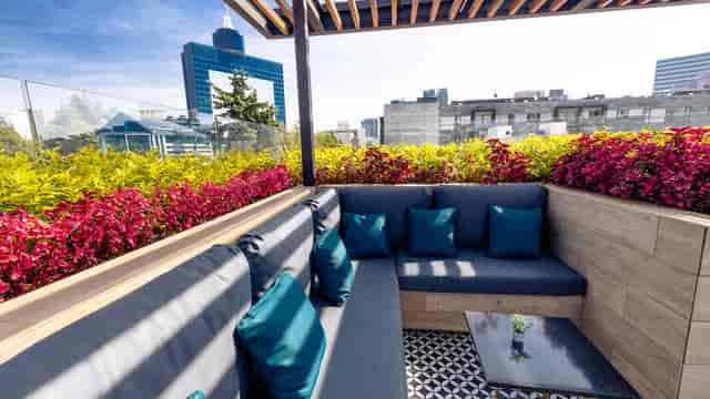 Terraza Nápoles rooftop lounge with sleek seating, perfect for VIP networking and conferences.