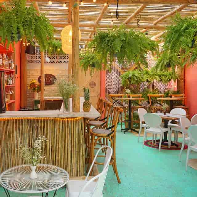 Esta terraza tropical oculta en la Nápoles te hará sentir como si  estuvieras de vacaciones en