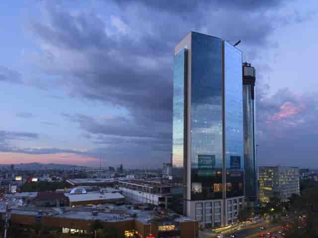 Mitikah high-rise corporate venue with professional meeting space for business conferences.