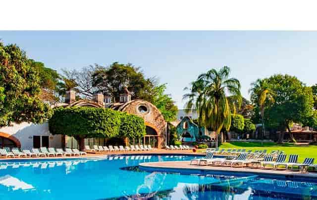 Hacienda Cocoyoc poolside venue with historic architecture for incentive trips and receptions.