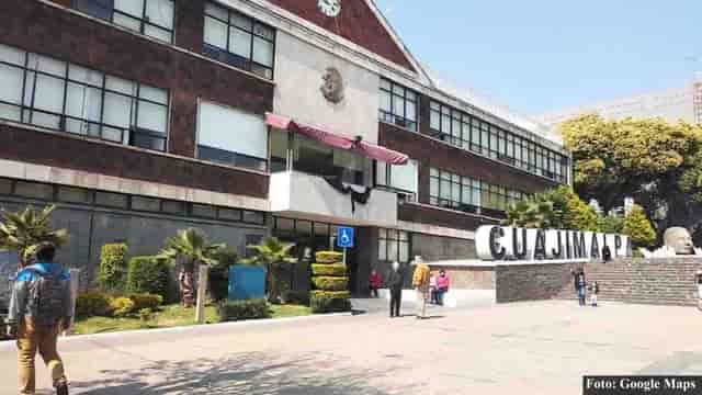Centro Cultural Cuajimalpa plaza with accessibility challenges for event planning and logistics.