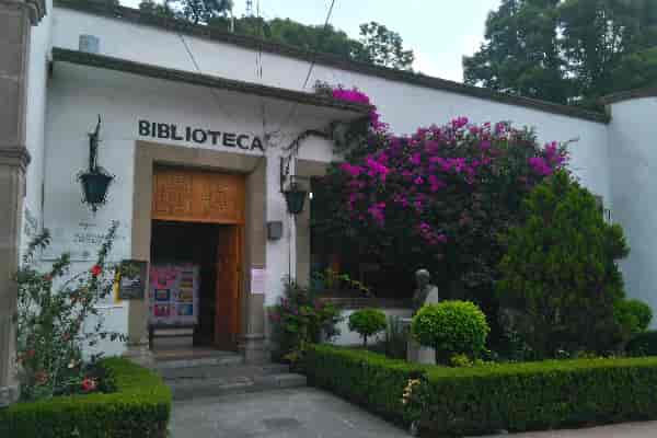 Jardín Miguel Hidalgo historic courtyard for intimate literary salons and board meetings.