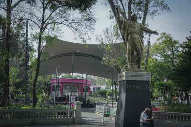 Jardín Miguel Hidalgo venue with tension-fabric structure for community and networking events.