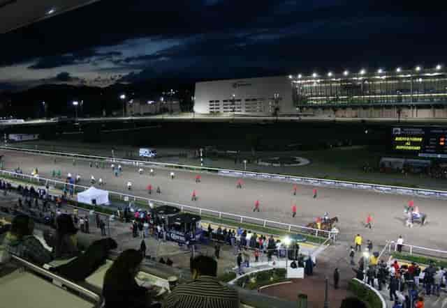 Mezzanine at Hipódromo de Las Américas: outdoor venue for corporate events and hospitality.