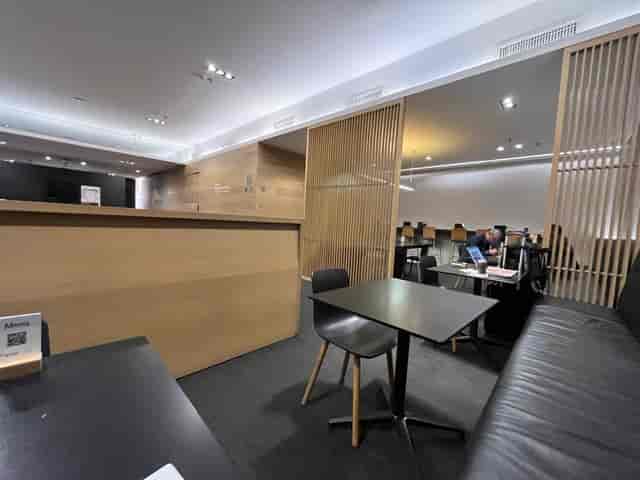 Modern La Arcada 1200 VIP lounge with private seating for corporate events and remote workspaces.