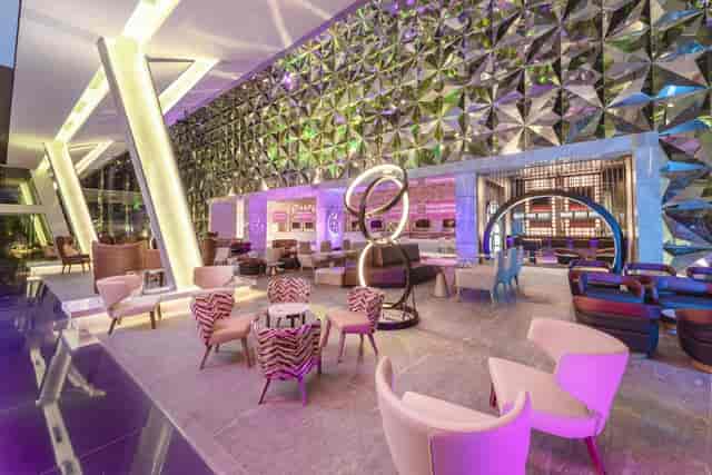 Contemporary restaurant at Planet Hollywood Cancun for upscale networking and cocktail events.