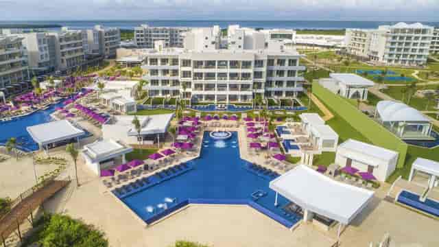 Breakout Studio 55 poolside venue for corporate incentive trips and networking events in Cancun.
