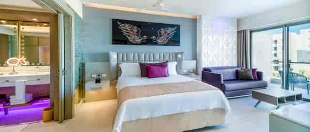 Modern VIP suite at Planet Hollywood Cancun, luxury incentive travel accommodation.