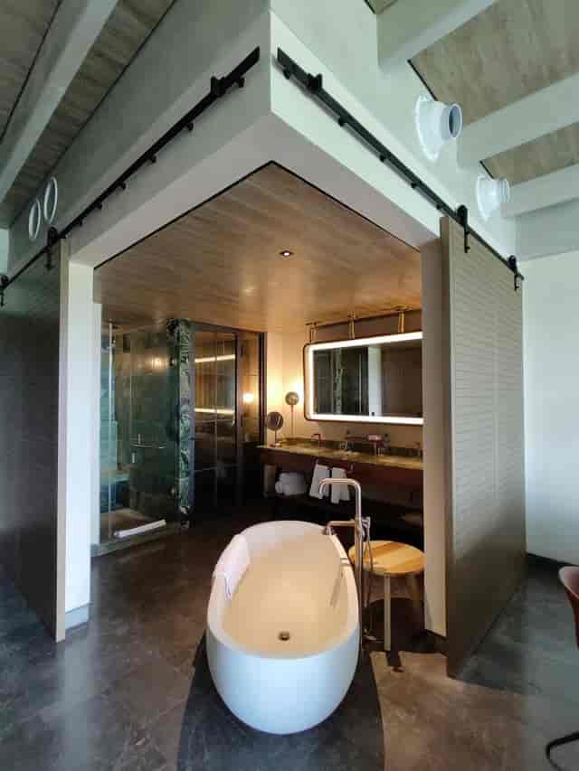 Limon y Sal luxury bathroom at ATELIER Playa Mujeres for VIP travel and incentive program planning.
