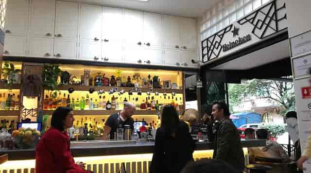 Elegant cocktail bar interior, Licorería Limantour, ideal for networking reception and VIP events.