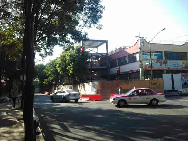 Casa de Cultura Moderna construction site: event venue logistics and site selection challenges.