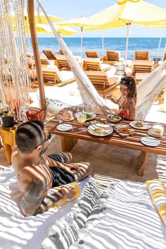 Manglar Lobby Bar beach club for incentive travel and corporate networking events.