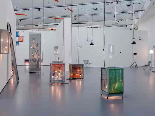 Kurimanzutto blank canvas event venue with industrial lighting for corporate and art exhibitions.