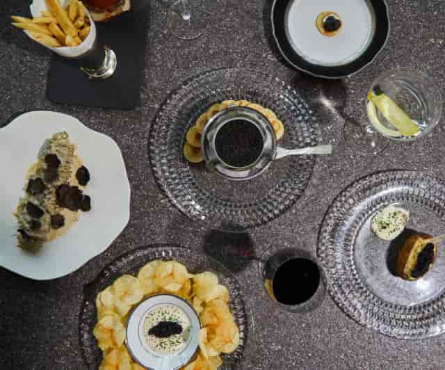 El primer bar de caviar en la Ciudad México, ¿qué esperar y porqué ir?