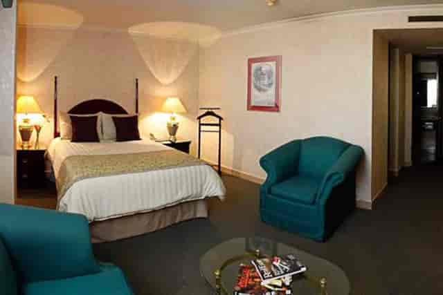 Standard suite at Hotel Pedregal Palace with dated decor for business travel or hotel bookings.