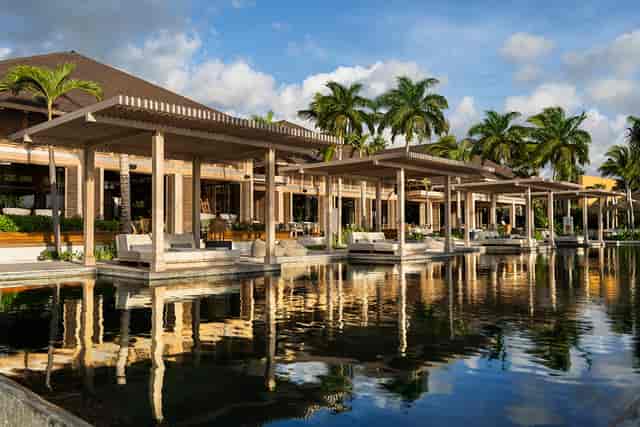 Luxury tropical garden venue at Banyan Tree Mayakoba for exclusive corporate incentive retreats.