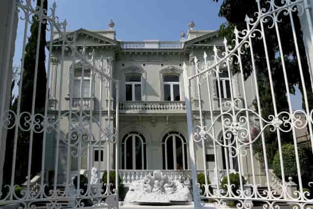 Luxury venue in Casa del Tiempo for high-end corporate retreats and exclusive weddings.