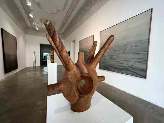 Art gallery corporate reception venue with minimalist decor for high-end events.