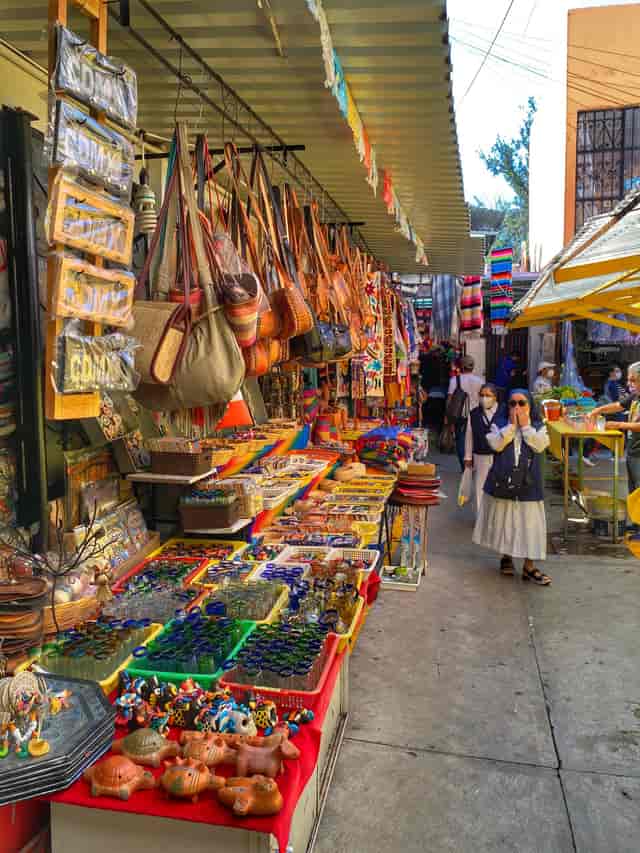 Artisan Mercado Leandro Valle market for cultural corporate off-sites and local dine-around events.