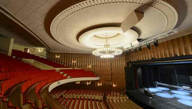 Tiered auditorium at Theatre de Beaulieu Lausanne for professional keynotes and product launches.