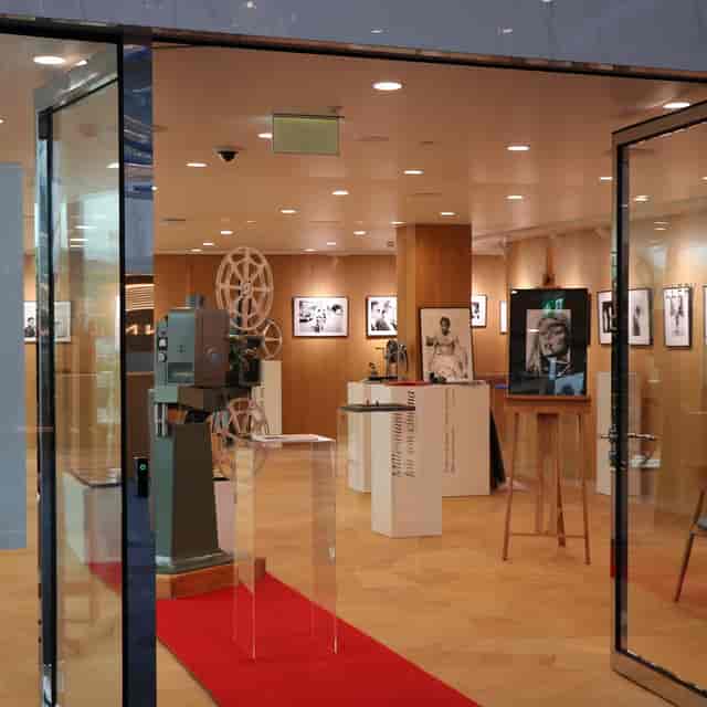 Private art gallery in Millennium Center for VIP corporate networking and event receptions.