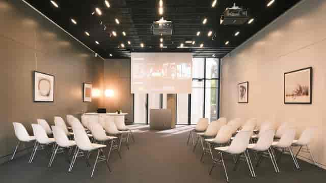 Modern Olympia Room theater-style meeting space for corporate presentations and workshops.