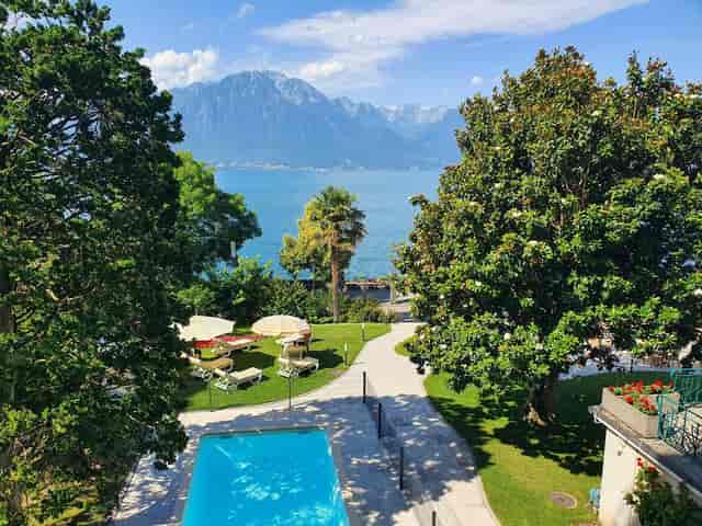 Luxury waterfront pool deck at Salon 1990, Eden Palace au Lac for executive retreats and events.