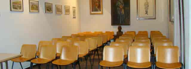Pavillon Ouest theater setup with cramped, unaligned seating for event venue rental or conference.