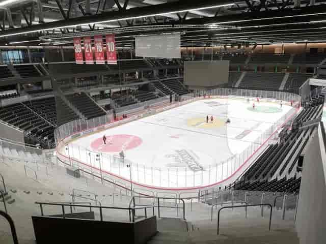 Vaudoise Aréna ice rink with tiered seating for corporate events and exhibitions.