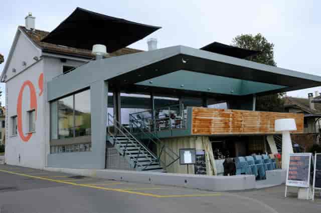 Modern Ô Terrasse venue for corporate networking events and upscale business receptions.