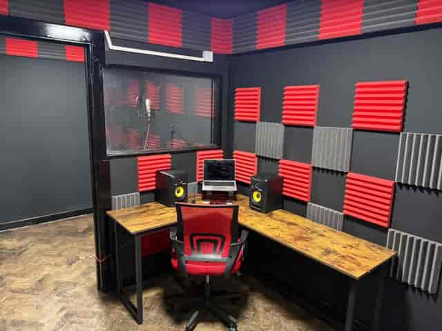 Acoustically treated podcast room for virtual sessions and remote keynote studio rentals.