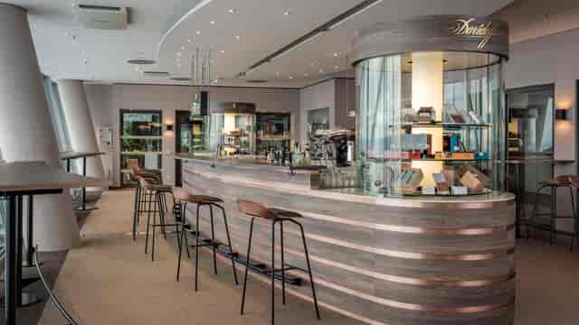 Davidoff Lounge at Allianz Arena: Upscale curved bar for premium B2B networking and conferences.
