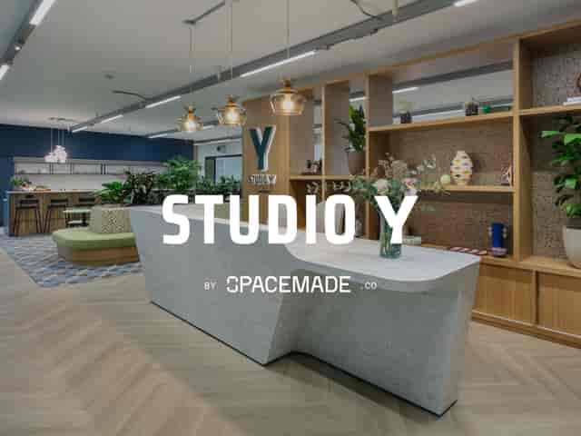 Modern Studio Y event reception with biophilic design for professional corporate meetings.