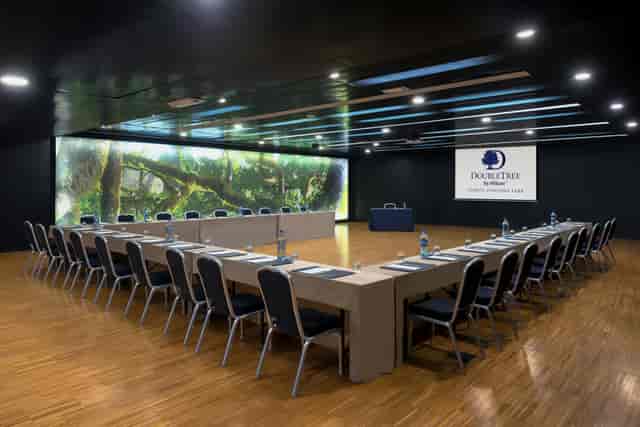 Meeting room at DoubleTree Lisbon with U-shaped tables, ideal for corporate events.