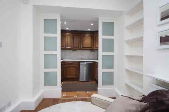A very spacious lower ground floor studio flat ‹ SpareRoom