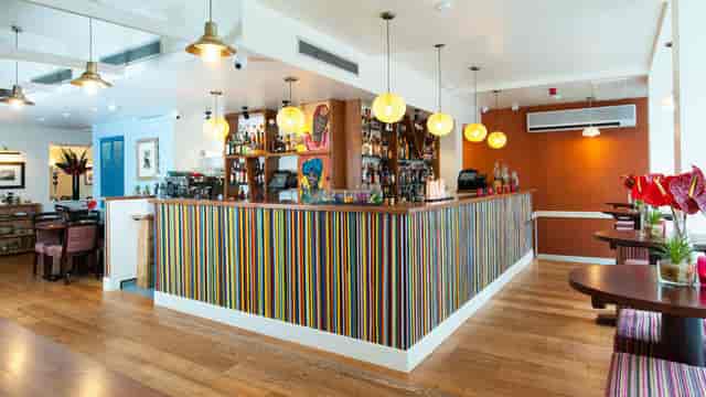 Modern bar at Cottons Notting Hill, ideal for networking events and cocktail receptions.