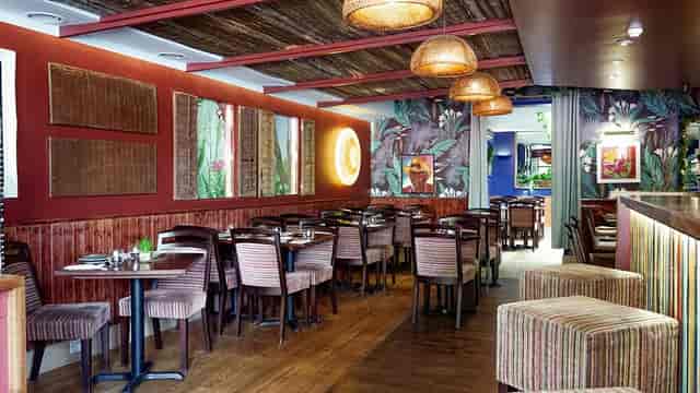 Cocktail bar at Cottons Notting Hill, ideal for networking mixers and corporate dinner events.