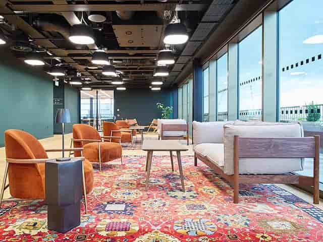 Assembly Rooms in EdCity: Modern VIP lounge, ideal for networking and corporate events.