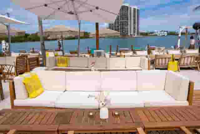 Beach Lounge