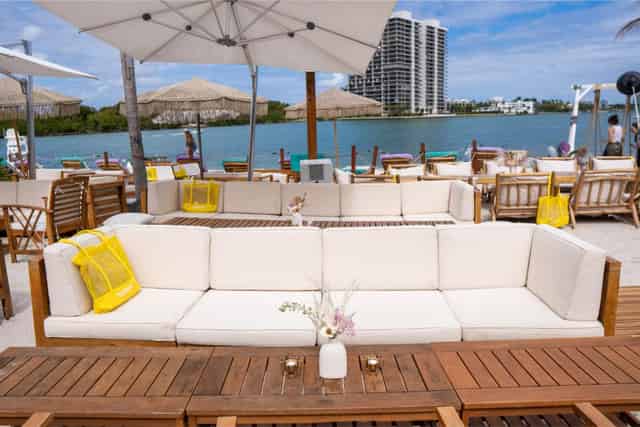 Beach Lounge