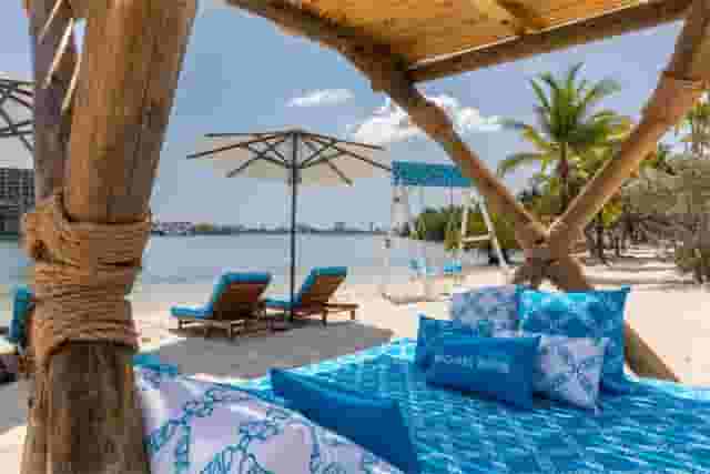 Beach Lounge