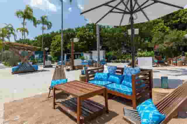 Beach Lounge