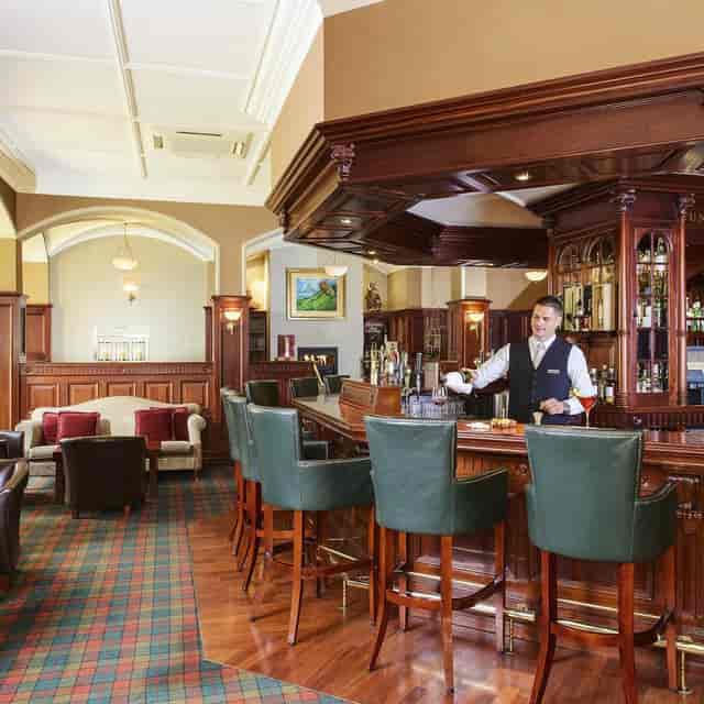 Lounge at Aghadoe Heights Hotel: Sophisticated bar for networking and corporate events.