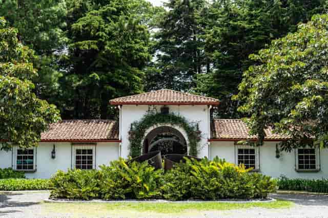 Jardines & Salones venue in Cajamarca, El Salvador, ideal for outdoor events and meetings.